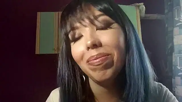 Snapshot of Lynn_Bluee chatting on October 2025 10:00:02 AM Lynn Bluee online show from October 2025 10:00:02 AM
