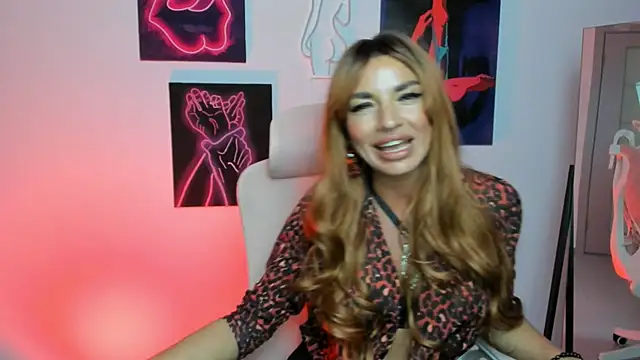 Snapshot of Queen_Violetta_ chatting on October 2025 05:42:01 PM Queen Violetta online show from October 2025 05:42:01 PM