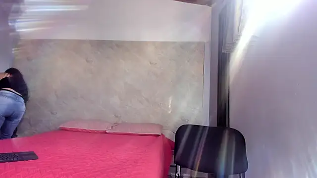 Snapshot of Amara_luxe chatting on November 2025 07:58:02 PM Amara luxe online show from November 2025 07:58:02 PM