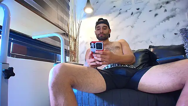 Snapshot of Max_Miller_S chatting on November 2025 07:24:01 PM Max Miller S online show from November 2025 07:24:01 PM