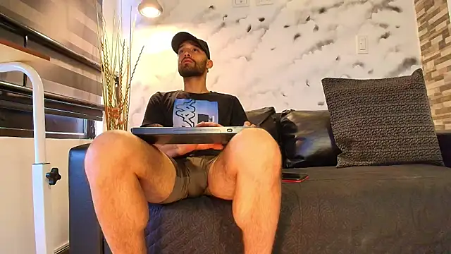 Snapshot of Max_Miller_S chatting on November 2025 06:40:01 PM Max Miller S online show from November 2025 06:40:01 PM