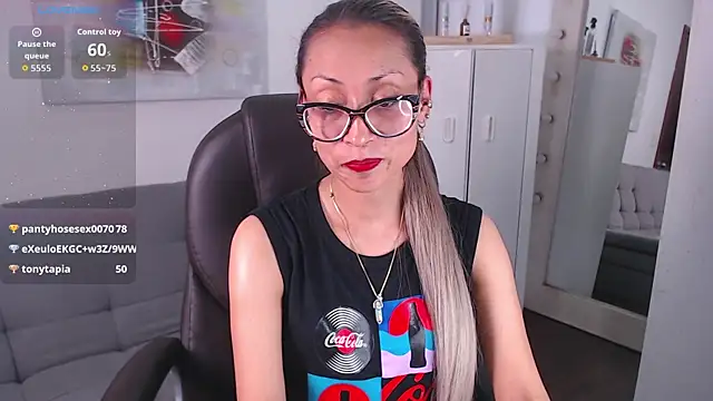 Snapshot of alexia_james_ chatting on April 2026 09:07:02 PM alexia james online show from April 2026 09:07:02 PM