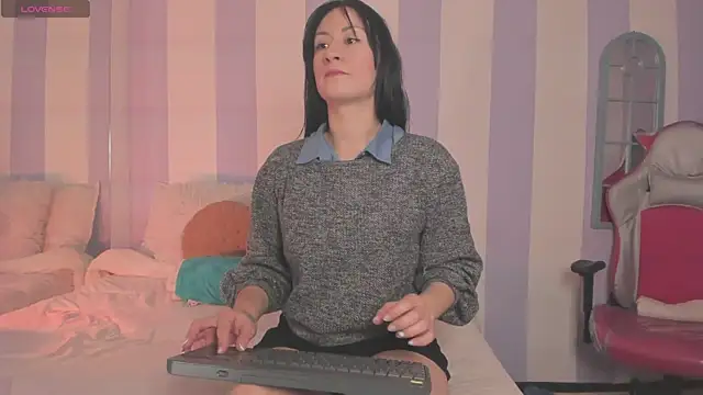 clover tter  online show from November 2025 07:16:02 PM