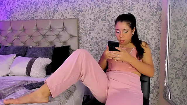 Clohe Bell online show from February 2026 12:30:01 PM