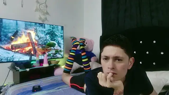 Snapshot of Tyler_cat chatting on October 2025 06:43:01 AM Tyler cat online show from October 2025 06:43:01 AM