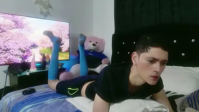 Snapshot of Tyler_cat chatting on October 2025 01:53:02 PM Tyler cat online show from October 2025 01:53:02 PM