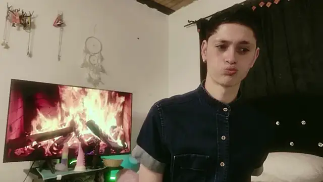 Snapshot of Tyler_cat chatting on October 2025 11:54:01 AM Tyler cat online show from October 2025 11:54:01 AM