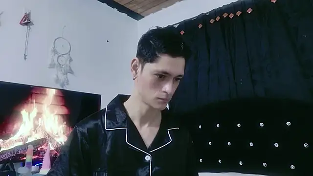 Snapshot of Tyler_cat chatting on October 2025 11:21:02 AM Tyler cat online show from October 2025 11:21:02 AM