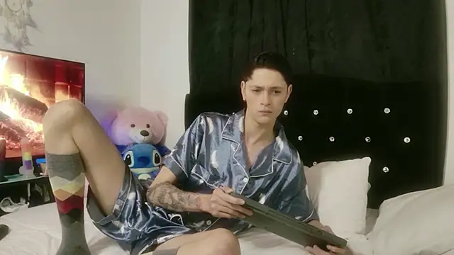 Snapshot of Tyler_cat chatting on October 2025 12:39:02 PM Tyler cat online show from October 2025 12:39:02 PM