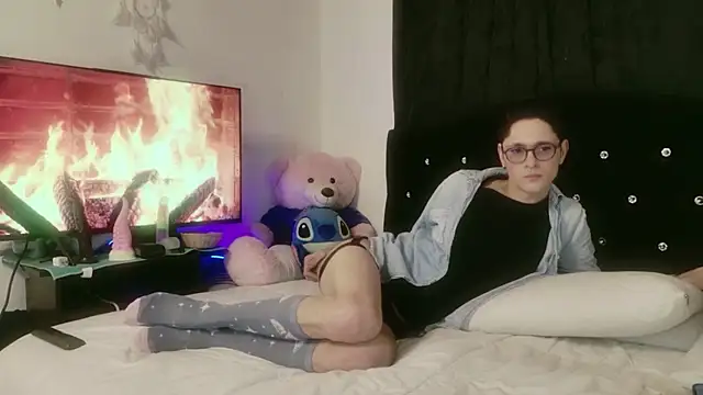 Snapshot of Tyler_cat chatting on October 2025 11:22:02 AM Tyler cat online show from October 2025 11:22:02 AM