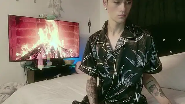 Snapshot of Tyler_cat chatting on October 2025 11:28:01 AM Tyler cat online show from October 2025 11:28:01 AM