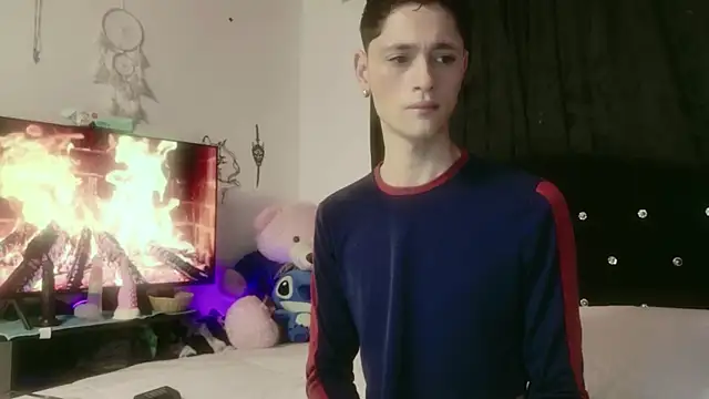 Snapshot of Tyler_cat chatting on November 2025 01:10:02 PM Tyler cat online show from November 2025 01:10:02 PM