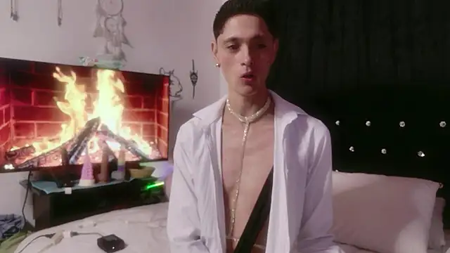 Snapshot of Tyler_cat chatting on November 2025 07:34:01 PM Tyler cat online show from November 2025 07:34:01 PM