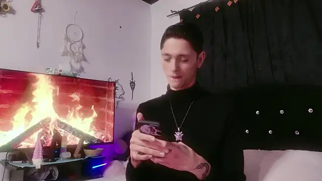 Snapshot of Tyler_cat chatting on November 2025 01:55:01 PM Tyler cat online show from November 2025 01:55:01 PM