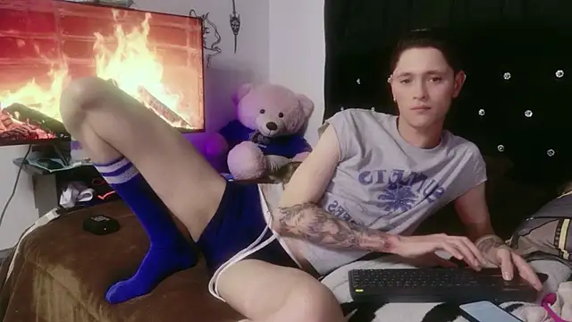 Snapshot of Tyler_cat chatting on November 2025 10:19:02 PM Tyler cat online show from November 2025 10:19:02 PM