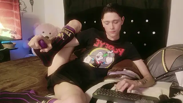 Snapshot of Tyler_cat chatting on November 2025 02:27:01 PM Tyler cat online show from November 2025 02:27:01 PM