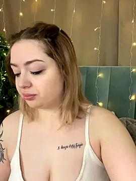 Snapshot of KellyMoors chatting on October 2025 01:17:01 AM KellyMoors online show from October 2025 01:17:01 AM