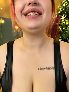 Snapshot of KellyMoors chatting on November 2025 01:18:02 AM KellyMoors online show from November 2025 01:18:02 AM