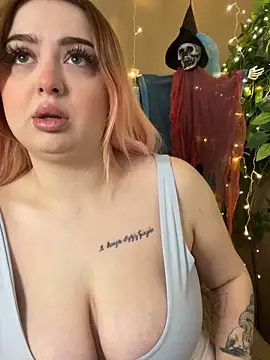 Snapshot of KellyMoors chatting on November 2025 01:39:01 AM KellyMoors online show from November 2025 01:39:01 AM