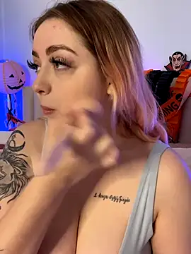 Snapshot of KellyMoors chatting on November 2025 01:39:02 AM KellyMoors online show from November 2025 01:39:02 AM