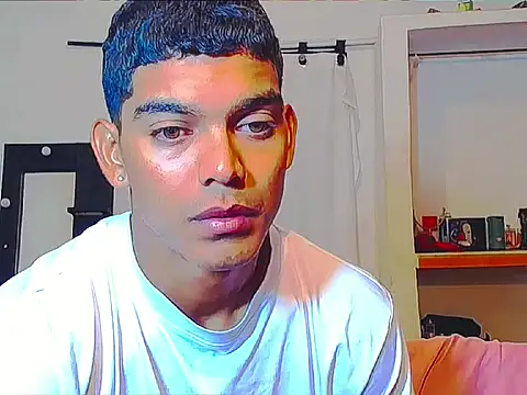 Snapshot of theMyke101 chatting on May 2026 04:39:02 AM theMyke101 online show from May 2026 04:39:02 AM
