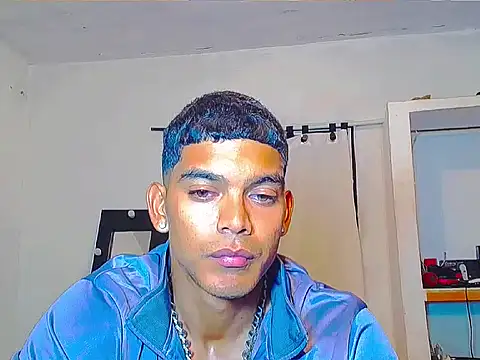 Snapshot of theMyke101 chatting on May 2026 04:17:02 AM theMyke101 online show from May 2026 04:17:02 AM