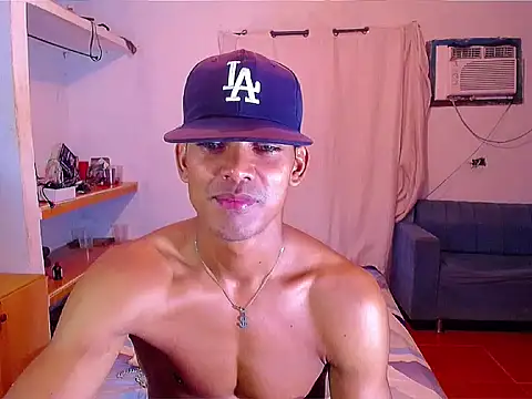 Snapshot of theMyke101 chatting on June 2026 12:33:01 AM theMyke101 online show from June 2026 12:33:01 AM
