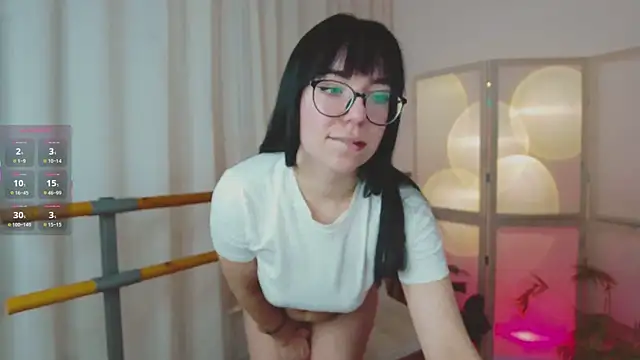 Snapshot of Avelyne_ chatting on November 2025 08:52:01 PM Avelyne online show from November 2025 08:52:01 PM