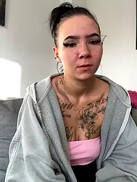 YoungZoexx online show from October 2025 07:28:02 AM