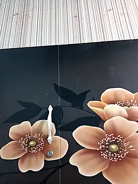 tulip-bae online show from October 2025 03:20:02 PM