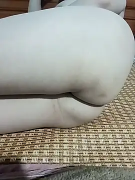 tulip-bae online show from November 2025 02:02:02 AM