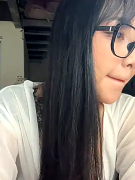 Snapshot of Linh5790 chatting on October 2025 05:05:01 AM Linh5790 online show from October 2025 05:05:01 AM