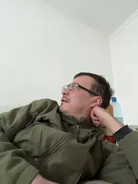 viktor1992-1-1 online show from February 2026 06:09:01 AM