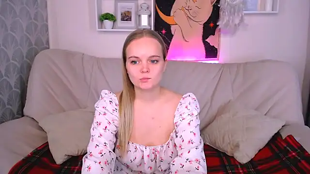 Snapshot of MargoBlonde chatting on October 2025 03:15:02 AM MargoBlonde online show from October 2025 03:15:02 AM