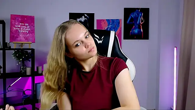 Snapshot of MargoBlonde chatting on November 2025 02:34:01 AM MargoBlonde online show from November 2025 02:34:01 AM