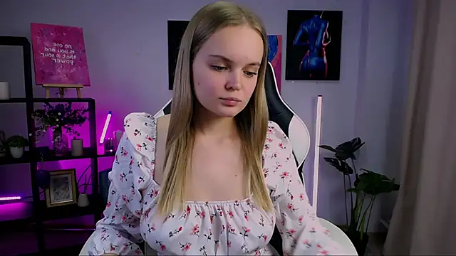 Snapshot of MargoBlonde chatting on November 2025 02:49:02 PM MargoBlonde online show from November 2025 02:49:02 PM