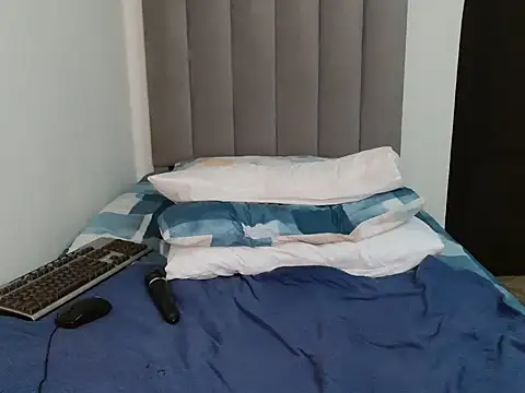 Snapshot of Sex_bomb30 chatting on October 2025 01:40:02 PM Sex bomb30 online show from October 2025 01:40:02 PM