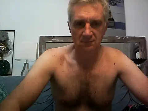 Snapshot of Vintermelon2 chatting on October 2025 06:44:02 AM Vintermelon2 online show from October 2025 06:44:02 AM