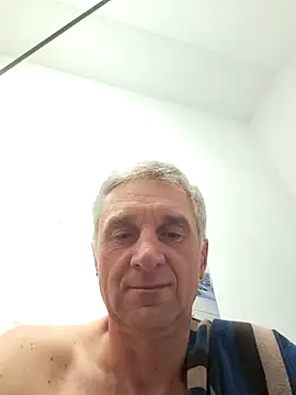 Snapshot of Vintermelon2 chatting on October 2025 10:05:02 AM Vintermelon2 online show from October 2025 10:05:02 AM