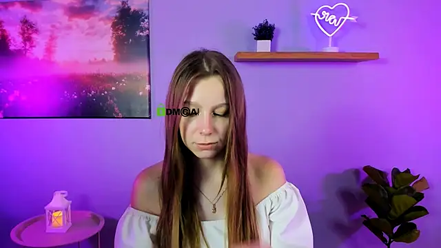 Snapshot of esme_moore_ chatting on October 2025 09:39:02 AM esme moore online show from October 2025 09:39:02 AM