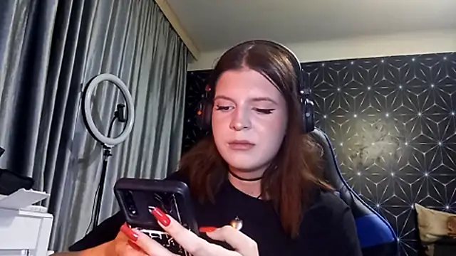 Snapshot of LissaKradfer chatting on October 2025 01:08:02 PM LissaKradfer online show from October 2025 01:08:02 PM