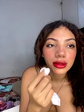 Snapshot of Azza__Slimene chatting on October 2025 02:13:01 PM Azza Slimene online show from October 2025 02:13:01 PM