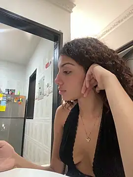 Snapshot of Azza__Slimene chatting on October 2025 05:46:01 PM Azza Slimene online show from October 2025 05:46:01 PM