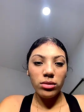 Snapshot of Azza__Slimene chatting on November 2025 06:08:02 PM Azza Slimene online show from November 2025 06:08:02 PM