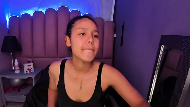 AriaVega online show from November 2025 11:11:01 AM