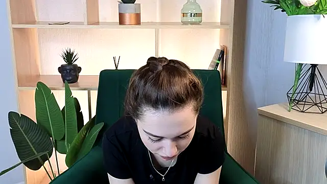 Snapshot of FrankieViall chatting on October 2025 11:07:01 AM FrankieViall online show from October 2025 11:07:01 AM