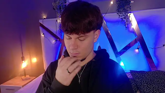 Snapshot of LiamThunder05_ chatting on November 2025 03:17:01 AM LiamThunder05 online show from November 2025 03:17:01 AM