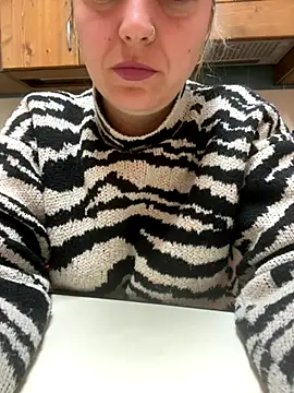 Daiana Andra online show from October 2025 08:06:02 PM