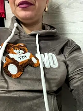 Daiana Andra online show from October 2025 07:20:02 AM