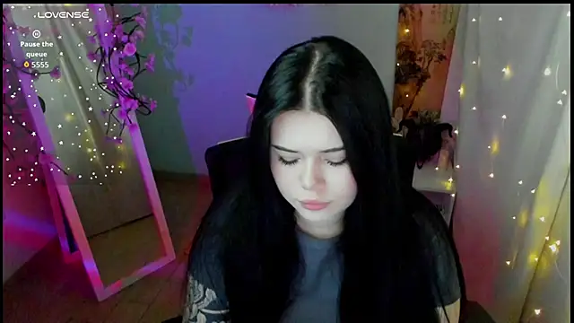 Mona Esty online show from May 2026 06:19:02 AM